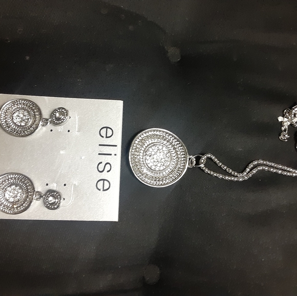 Elise necklace & earrings - Picture 5 of 7